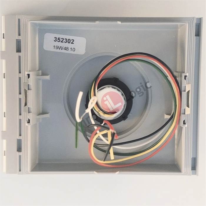 Čtečka SFERA bílá Wiegand 26 1-wire(TM) zapuštěná chráněná 13,56 MHz MIFARE RFID kontrola vstupu  IRON LOGIC-bticino