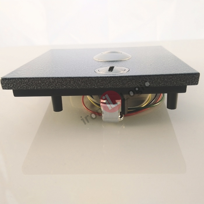 Čtečka KARAT antika stříbrná Wiegand 26 iButton(1-wire) zapuštěná chráněná 13,56 MHz MIFARE RFID kontrola vstupu  IRON LOGIC-TESLA zámek