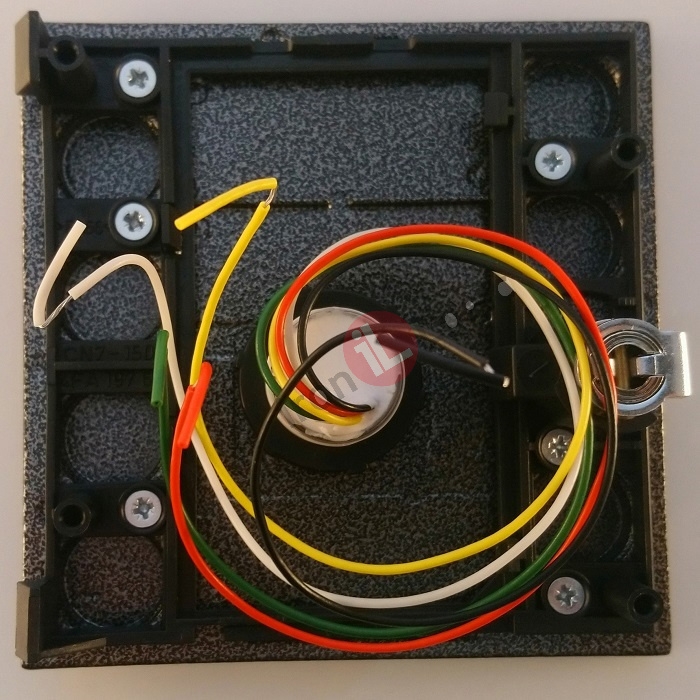 Čtečka KARAT antika stříbrná Wiegand 26 iButton(1-wire) zapuštěná chráněná 13,56 MHz MIFARE RFID kontrola vstupu  IRON LOGIC-TESLA zámek